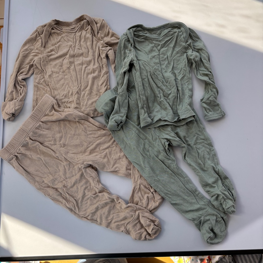 Solly Baby Two Matching Sets Top Bottom Cozy Beige‎ Green Pajama Sets Size 0-3M